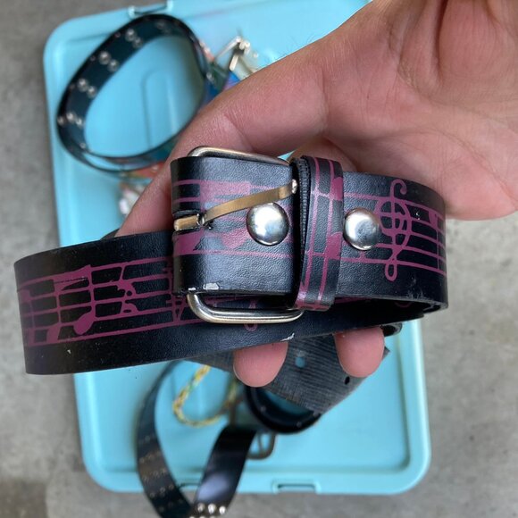 Box of assorted belts (5) - Picture 9 of 15